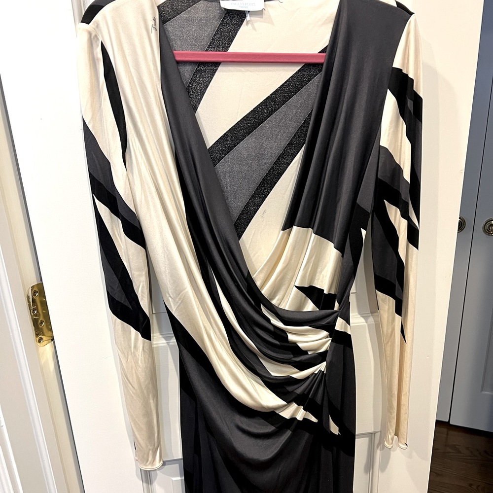 Emilio Pucci silk wrap dress in cream, black and gray. Size 44/10.